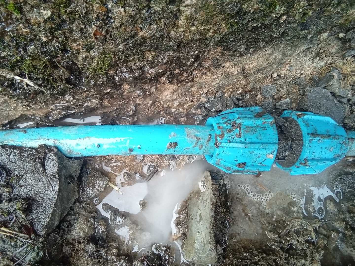 Leaking 20mm mdpe water main